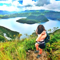 hiking-cuicocha-crater-ecuador